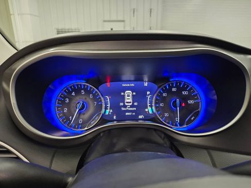 Used 2024 Chrysler Pacifica Touring-L image 20