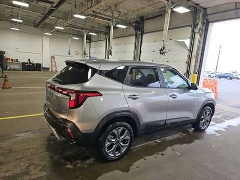Used 2026 Kia Seltos LX AWD/4WD image 3