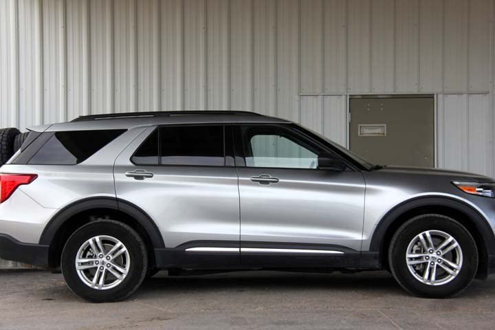 Used 2024 Ford Explorer XLT w/ Equipment Group 202A AWD/4WD image 12