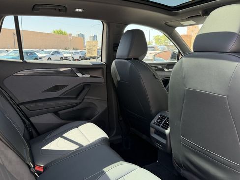 Used 2025 Volkswagen Tiguan SE R-Line AWD/4WD image 38