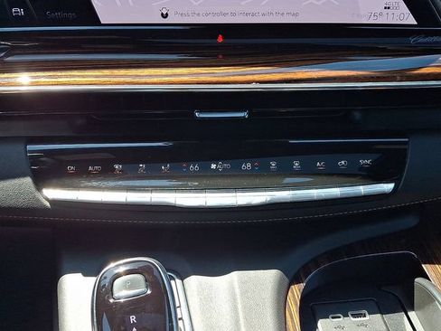 Used 2023 Cadillac Escalade ESV Premium Luxury w/ Performance Package AWD/4WD image 21