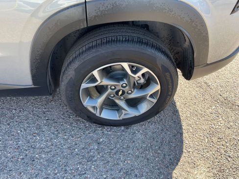 Used 2025 Chevrolet Trax LT w/ LT Convenience Package image 30