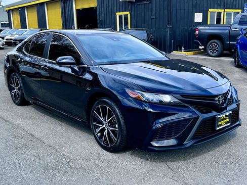 Used 2024 Toyota Camry SE FWD image 4