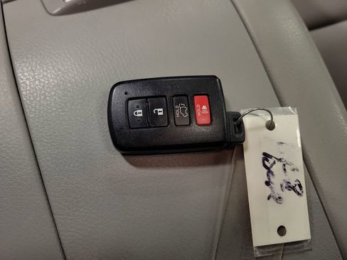 Used 2018 Toyota Highlander XLE AWD/4WD image 15