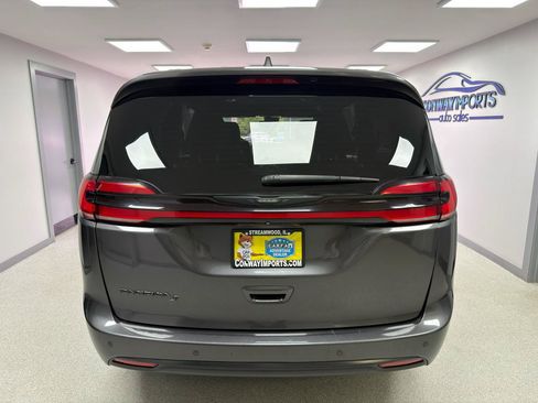 Used 2021 Chrysler Pacifica Touring-L w/ S Appearance Package FWD image 7
