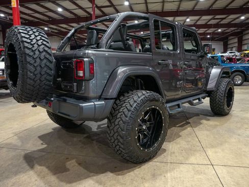 Used 2019 Jeep Wrangler Unlimited Sahara w/ Uconnect 4C Nav & Sound Group AWD/4WD image 8