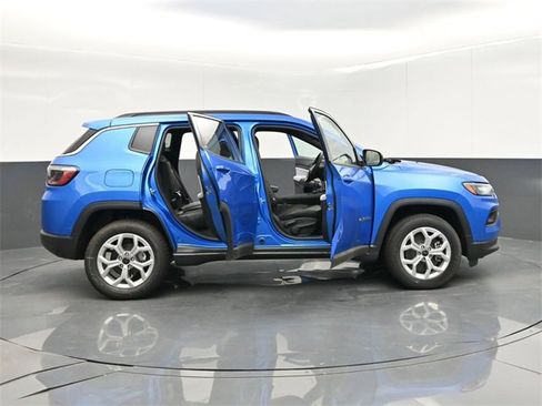 New 2025 Jeep Compass Latitude image 61