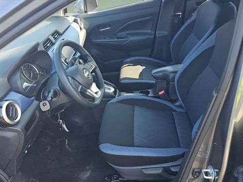 Used 2025 Nissan Versa SV image 5