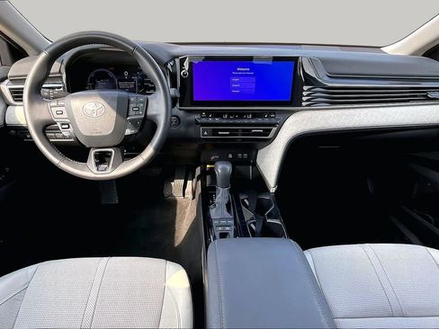 Used 2025 Toyota Camry XLE AWD/4WD image 16