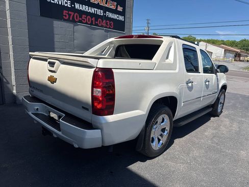 Used 2012 Chevrolet Avalanche LTZ AWD/4WD image 9