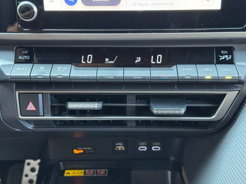 Used 2025 Toyota Camry SE FWD image 26