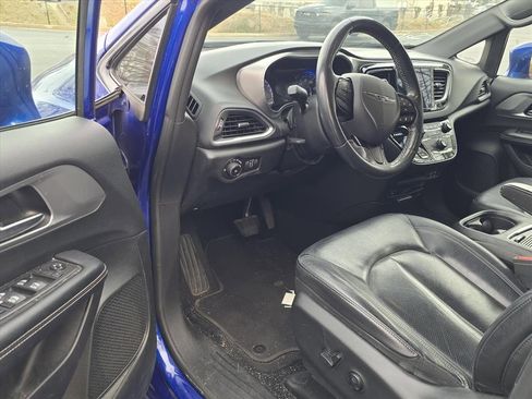 Used 2019 Chrysler Pacifica Touring-L Plus w/ Advanced Safetytec Group image 6