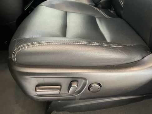 Used 2020 Toyota Sienna SE w/ SE Preferred Package image 12