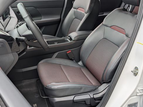 Used 2025 Nissan Kicks SR FWD image 16