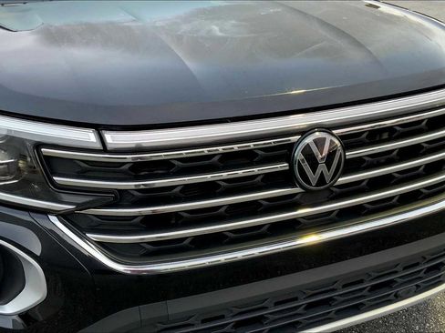 Used 2024 Volkswagen Atlas SE image 28