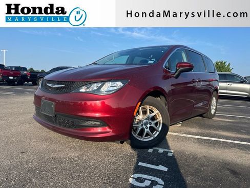 Used 2023 Chrysler Voyager LX FWD image 1