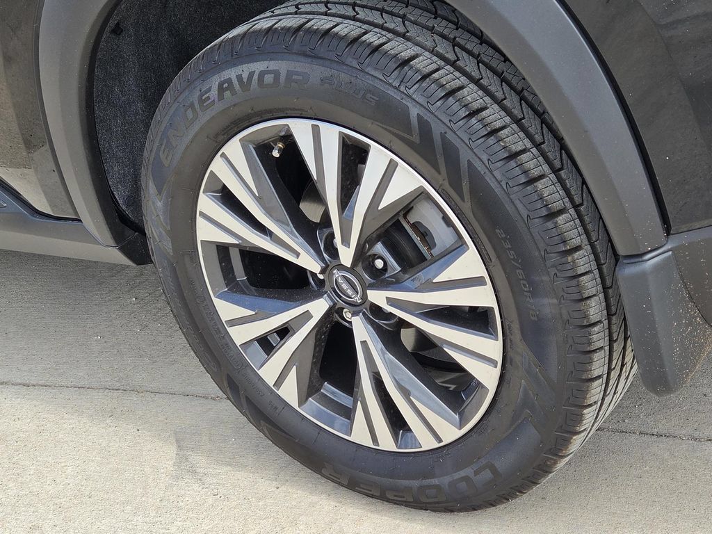 Used 2023 Nissan Rogue SV FWD image 8