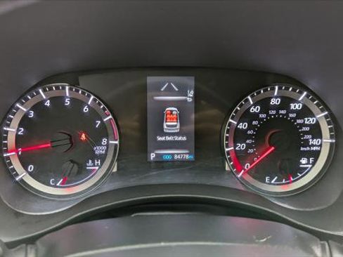 Used 2022 Toyota Highlander LE image 29