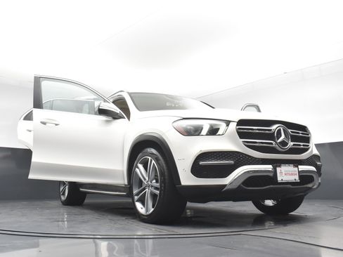 Used 2020 Mercedes-Benz GLE 450 4MATIC w/ MBUX Technology Package image 32