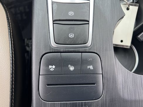 Used 2020 Ford Escape Titanium image 36