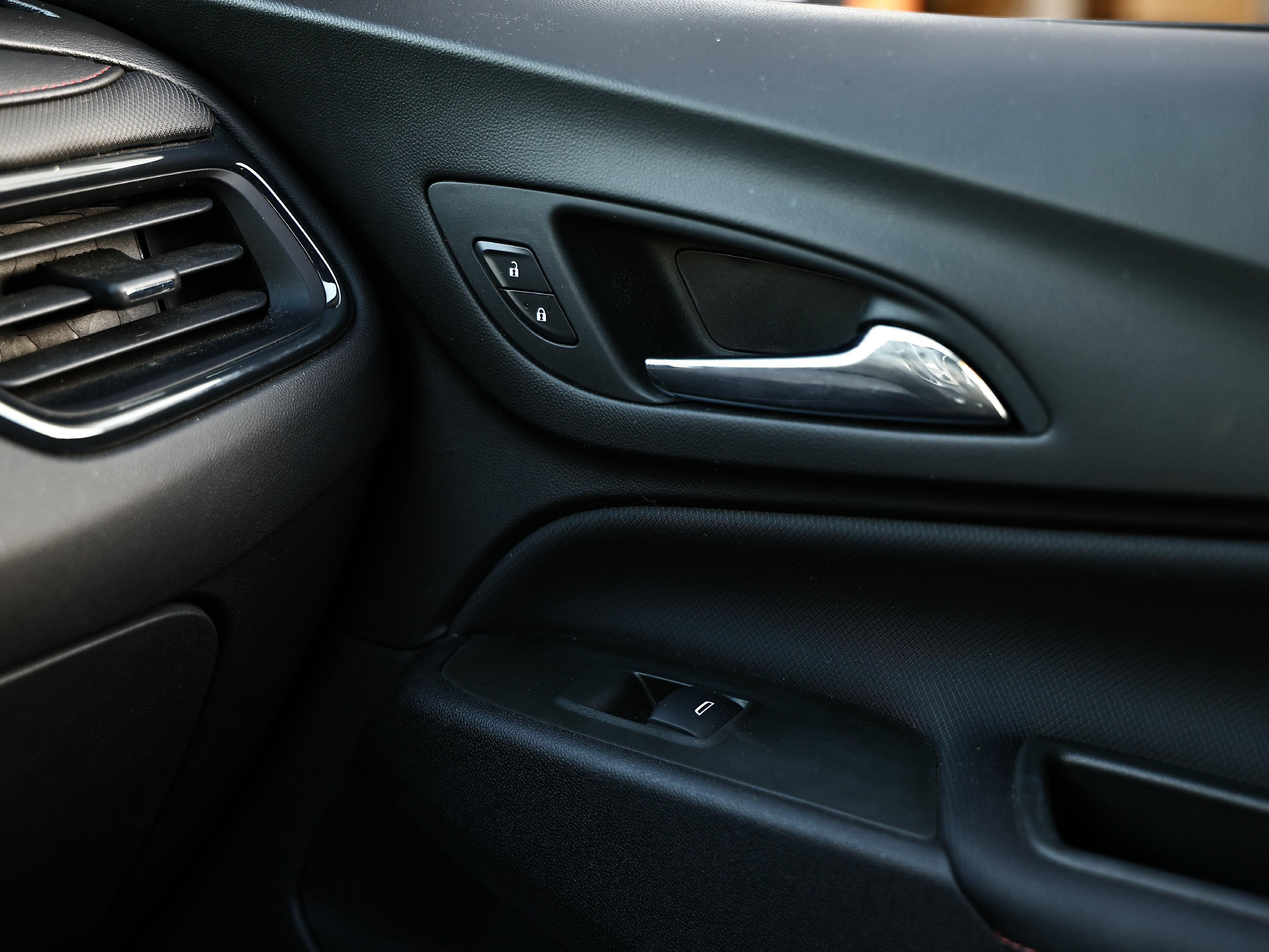 Used 2024 Chevrolet Equinox RS FWD image 38
