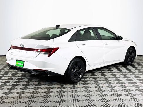 Used 2022 Hyundai Elantra SEL w/ Convenience Package FWD image 10