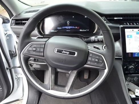Used 2023 Jeep Grand Cherokee L Limited w/ Black Appearance Package AWD/4WD image 19