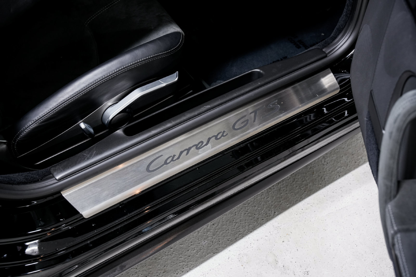 Used 2012 Porsche 911 Carrera GTS RWD image 24