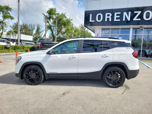 Used 2023 GMC Terrain SLE w/ Elevation Edition FWD image 8