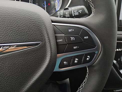 New 2026 Chrysler Pacifica Select image 27