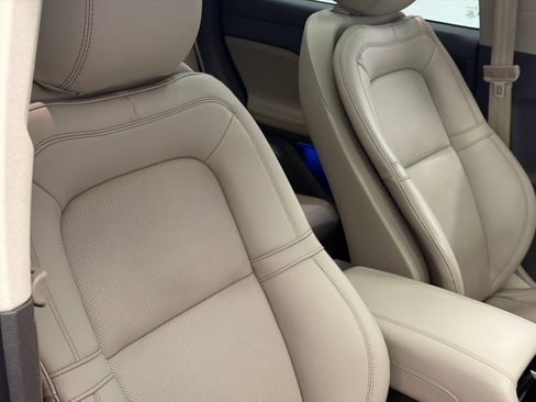 Used 2022 Lincoln Corsair AWD w/ Premium Package image 11