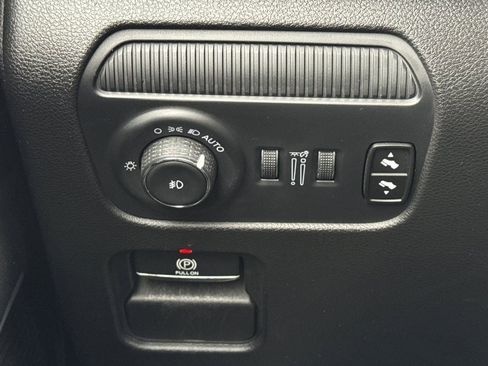 Used 2024 Jeep Wagoneer L Series II w/ Flexible Seating Group RWD image 34