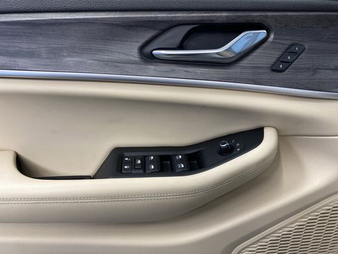 Certified 2024 Jeep Grand Cherokee Limited w/ Luxury Tech Group II image 12