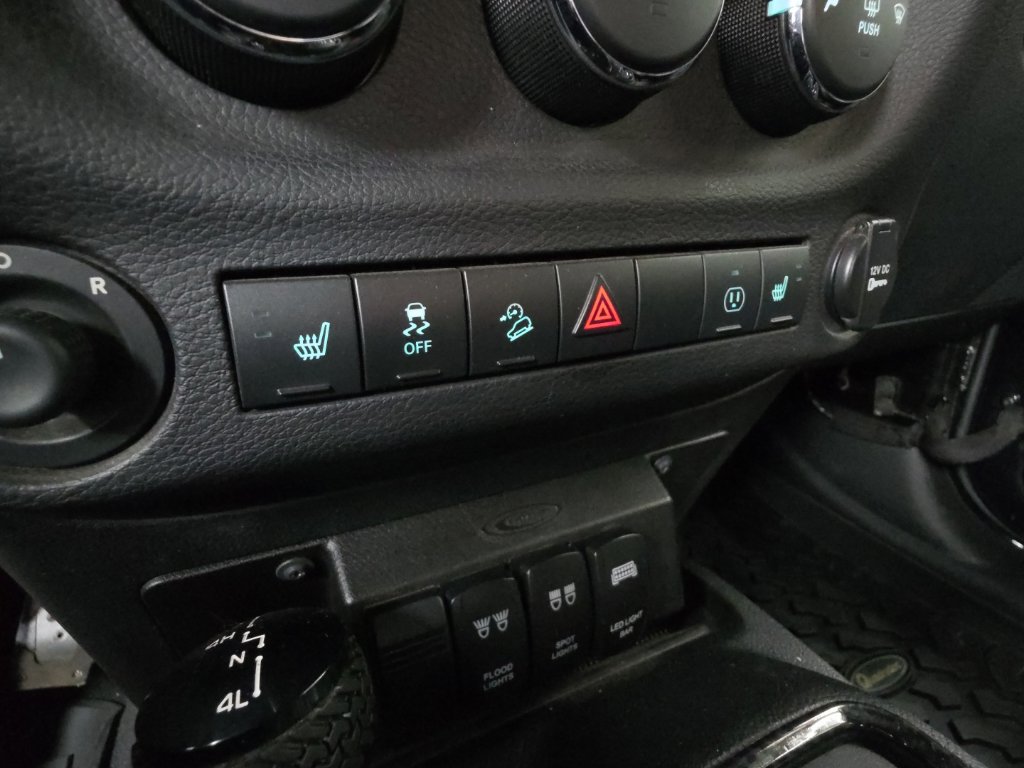 Used 2013 Jeep Wrangler Rubicon AWD/4WD image 22