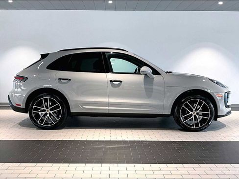 Used 2026 Porsche Macan AWD/4WD image 11