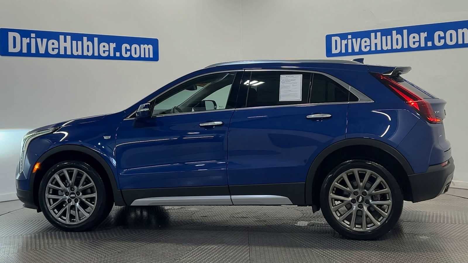 Used 2021 Cadillac XT4 Premium Luxury w/ Cold Weather Package AWD/4WD image 5