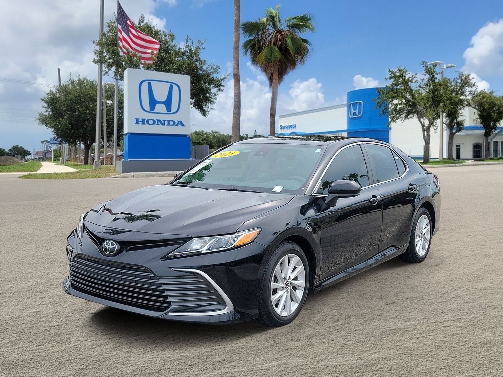 Used 2023 Toyota Camry LE FWD image 4