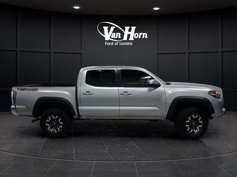 Used 2023 Toyota Tacoma TRD Off-Road image 2