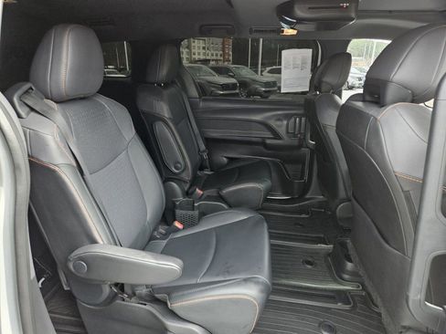 Used 2022 Toyota Sienna XSE image 19