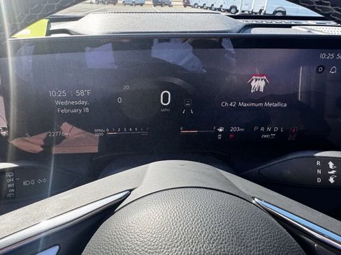 Used 2025 Buick Enclave Preferred image 17