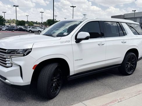 Used 2021 Chevrolet Tahoe High Country w/ Premium Package AWD/4WD image 4