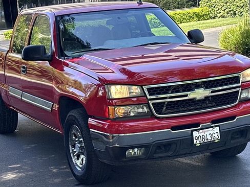 Used 2006 Chevrolet Silverado 1500 LT w/ Onstar Plus Package image 3