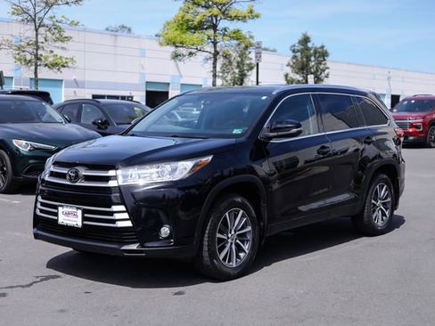 Used 2019 Toyota Highlander XLE AWD/4WD image 6