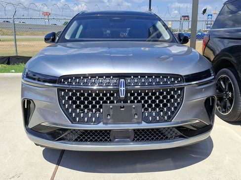 Used 2024 Lincoln Nautilus Reserve AWD/4WD image 3