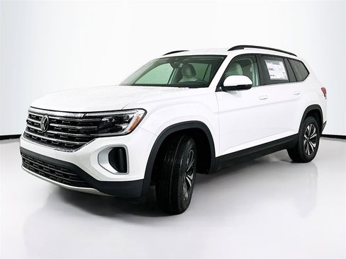 New 2026 Volkswagen Atlas SE image 2
