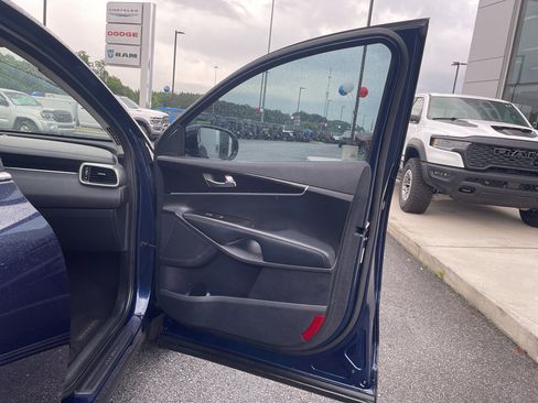 Used 2019 Kia Sorento FWD V6 image 21