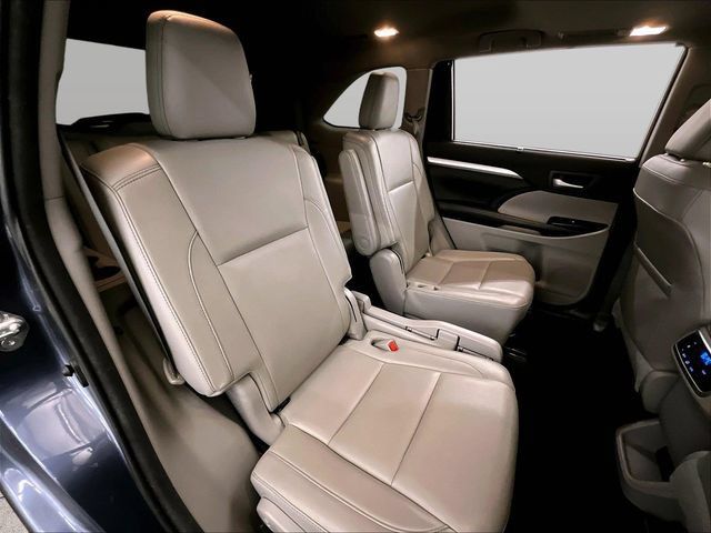 Used 2018 Toyota Highlander XLE AWD/4WD image 27
