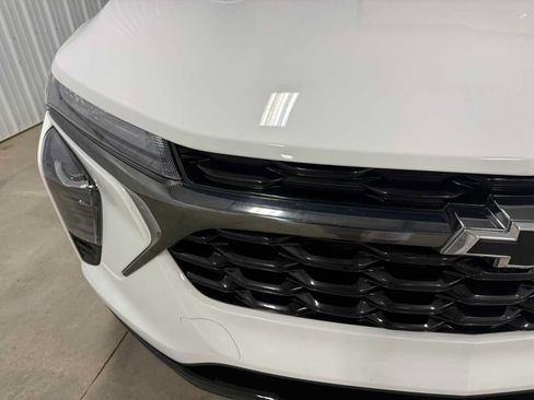 Used 2024 Chevrolet Trax RS FWD image 4