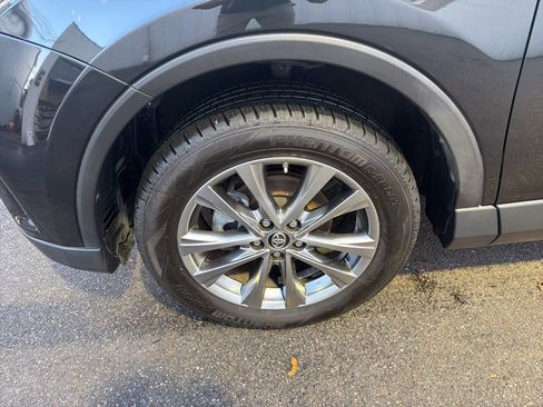 Used 2017 Toyota RAV4 Limited image 9