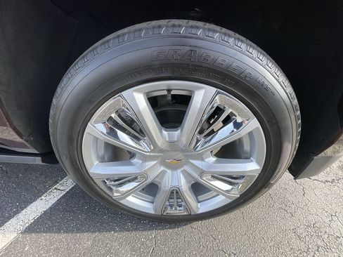 Certified 2022 Chevrolet Suburban High Country AWD/4WD image 34